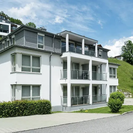 De Luxe 3 *