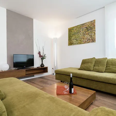 Apartment De Luxe 3 *